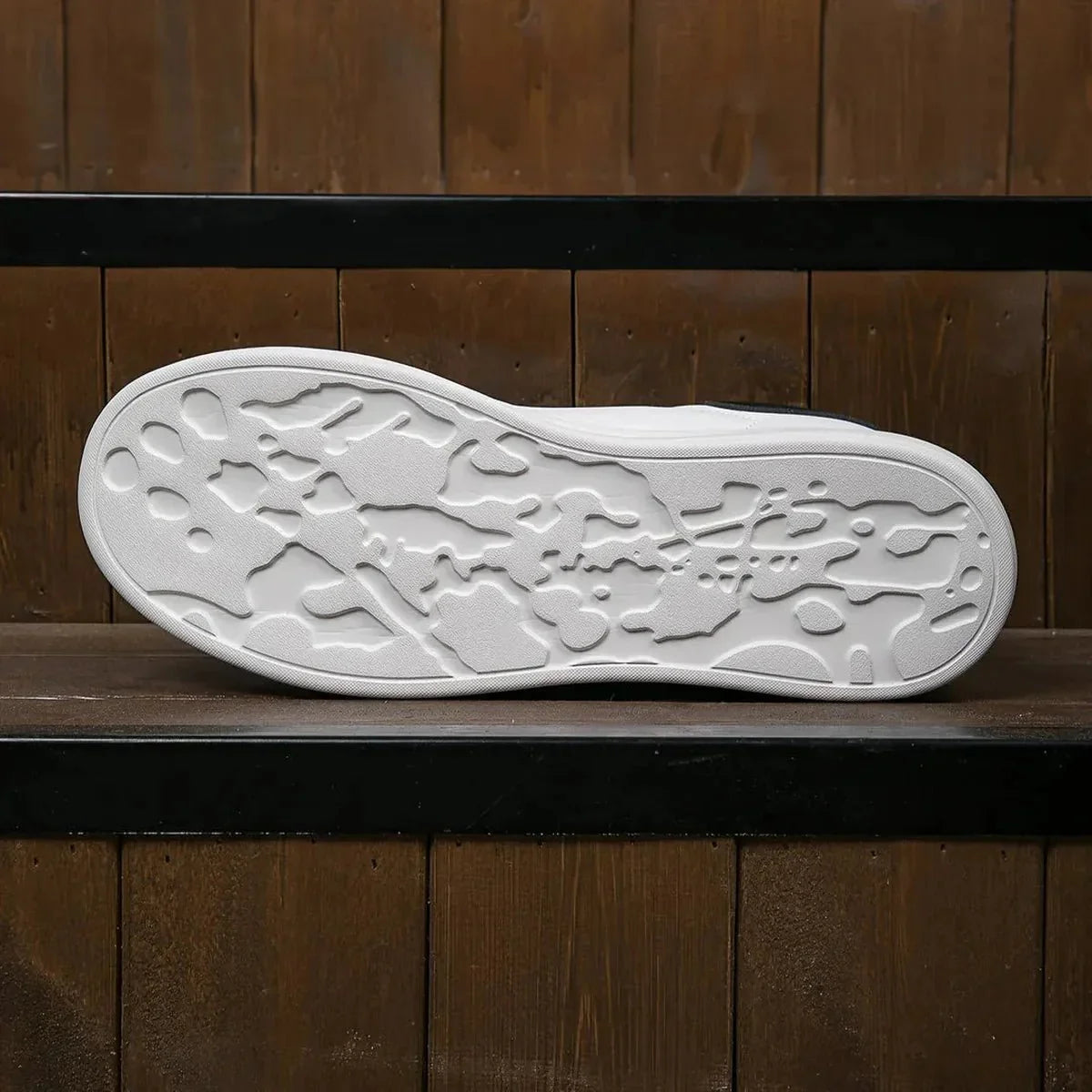 Dorelia | Women's urban-style sneakers with clean design and laces