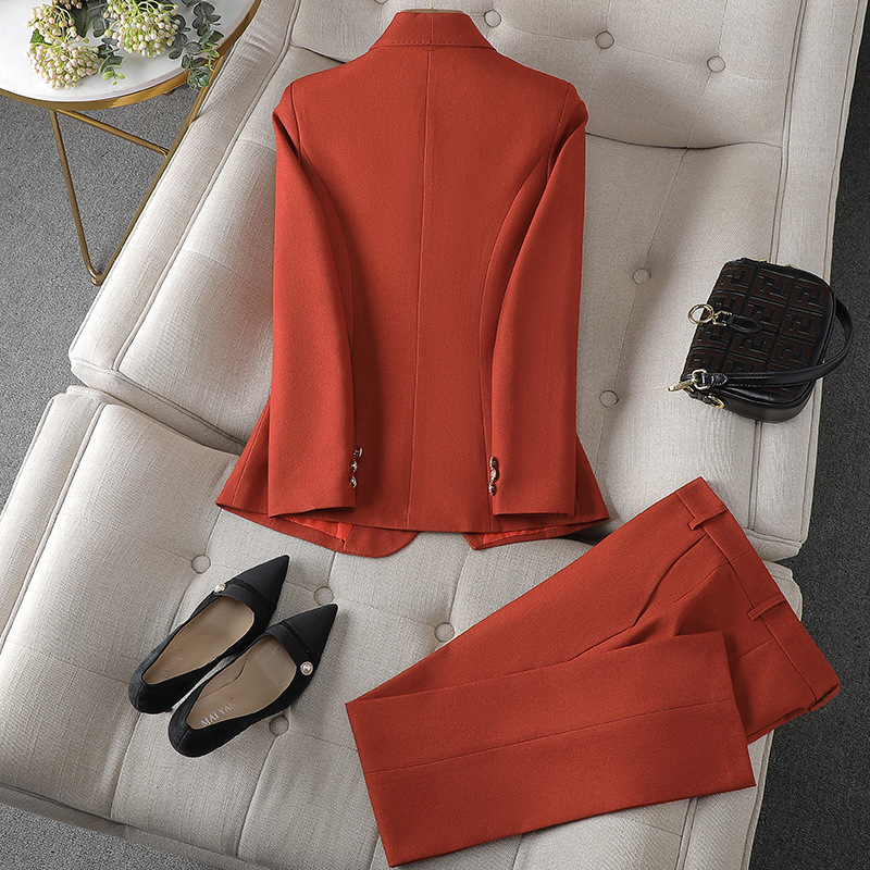 Amparo | Traje para mujer con blazer cruzado y pantalón