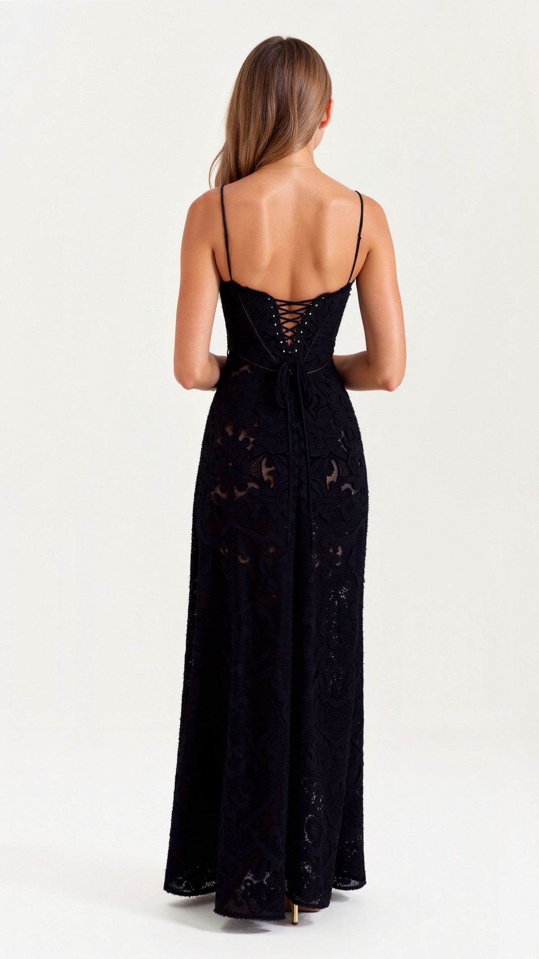 Pavia | Women's maxi wedding dress with thin straps and flowing design