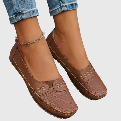 Paloma | Mocasines perforados para mujer sin cordones con diseño casual