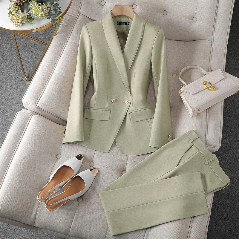Amparo | Traje para mujer con blazer cruzado y pantalón