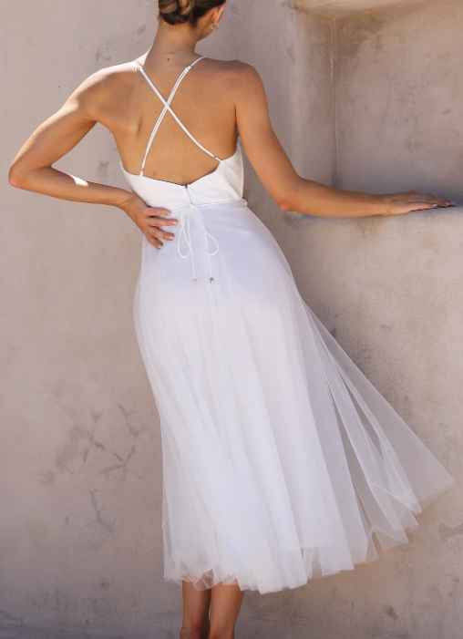 Aitana | Fitted midi dress with thin straps and a flowing skirt