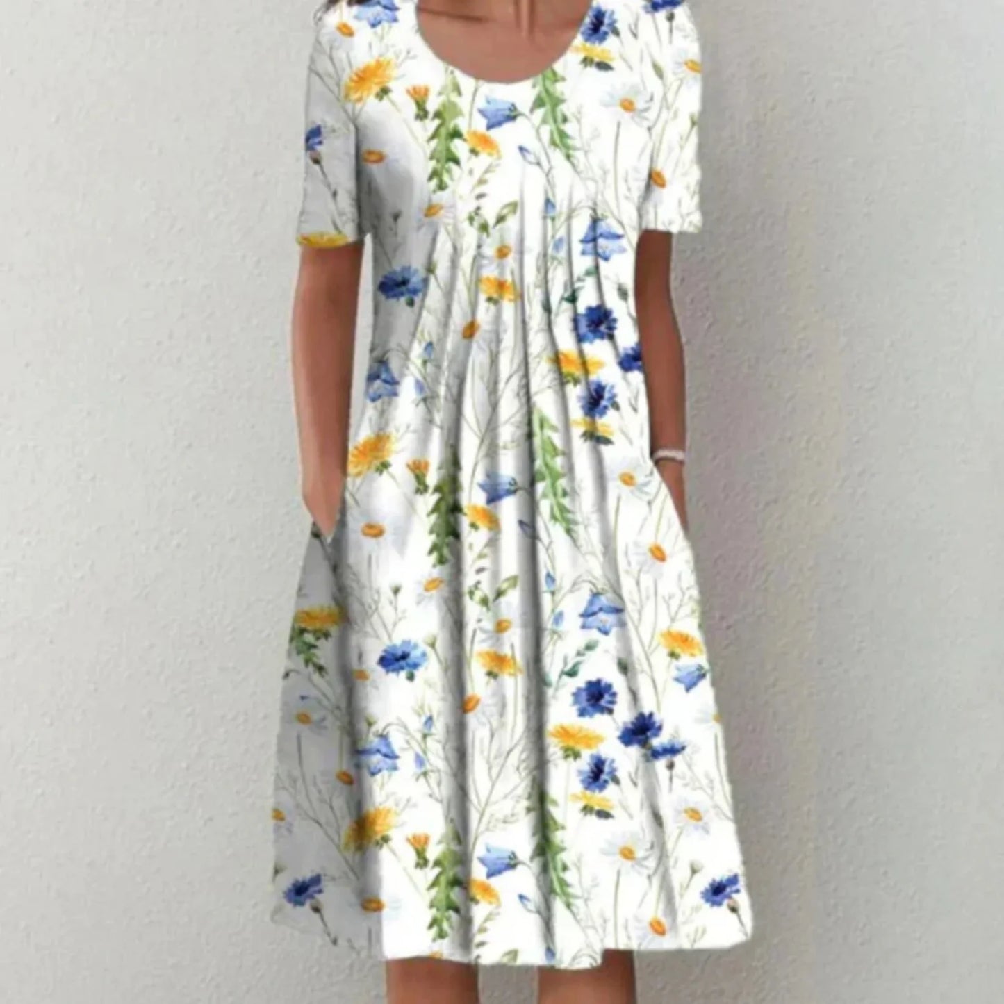 Clara | Woman floral midi dress with short sleeves and pockets