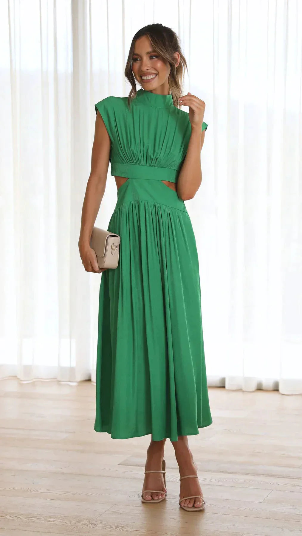 Lucía | Vestido midi con corte cut out y diseño sin mangas cuello alto