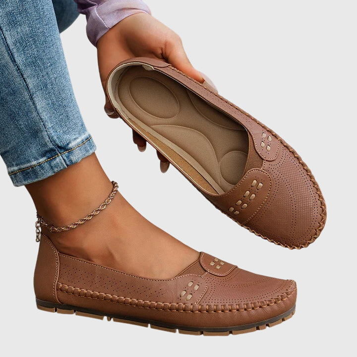Paloma | Mocasines perforados para mujer sin cordones con diseño casual