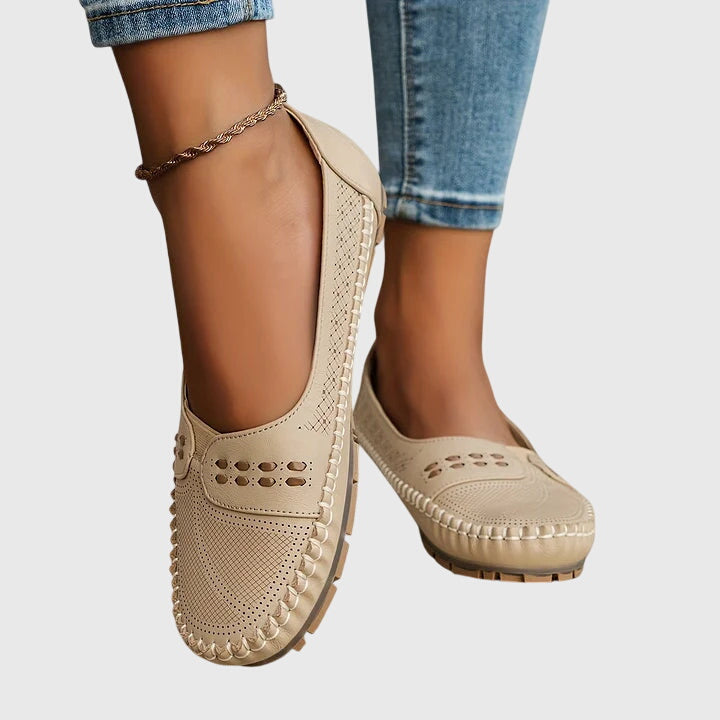 Paloma | Mocasines perforados para mujer sin cordones con diseño casual