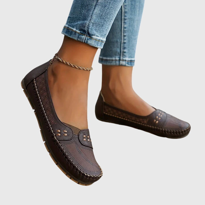 Paloma | Mocasines perforados para mujer sin cordones con diseño casual