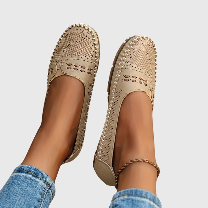 Paloma | Mocasines perforados para mujer sin cordones con diseño casual