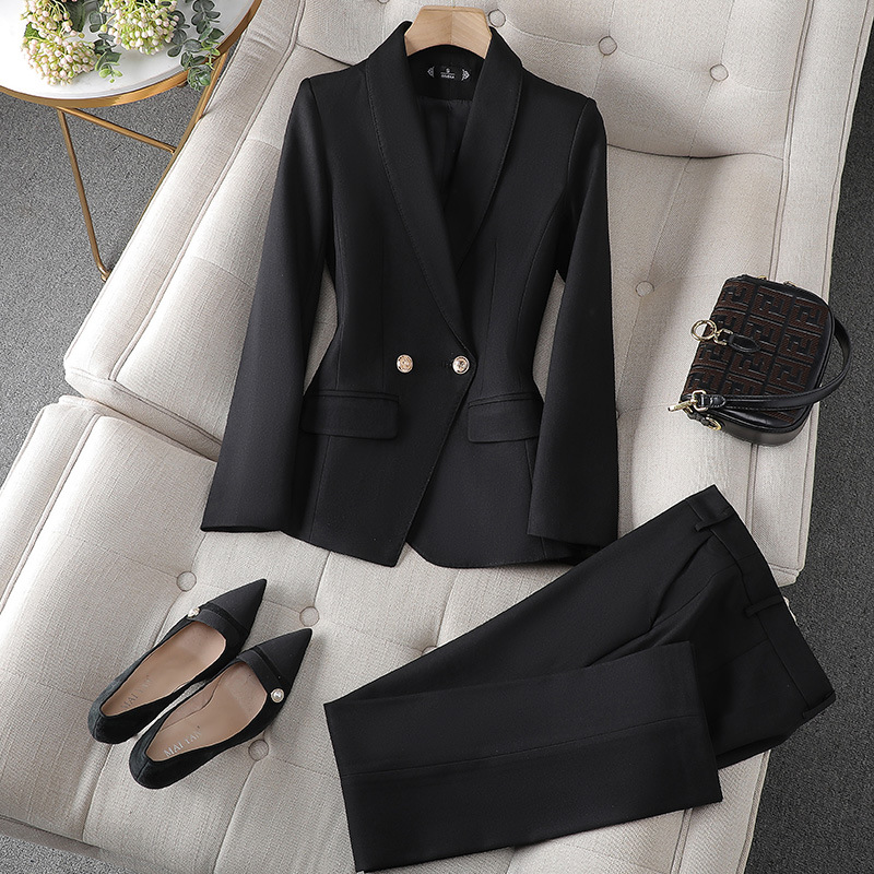 Amparo | Traje para mujer con blazer cruzado y pantalón