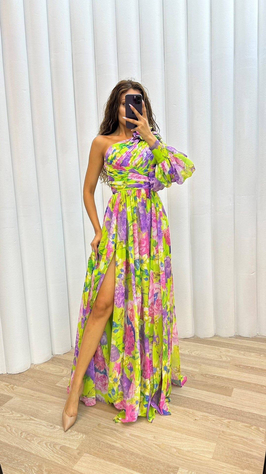 Oria | Elegant maxi dress for women with floral print and slit