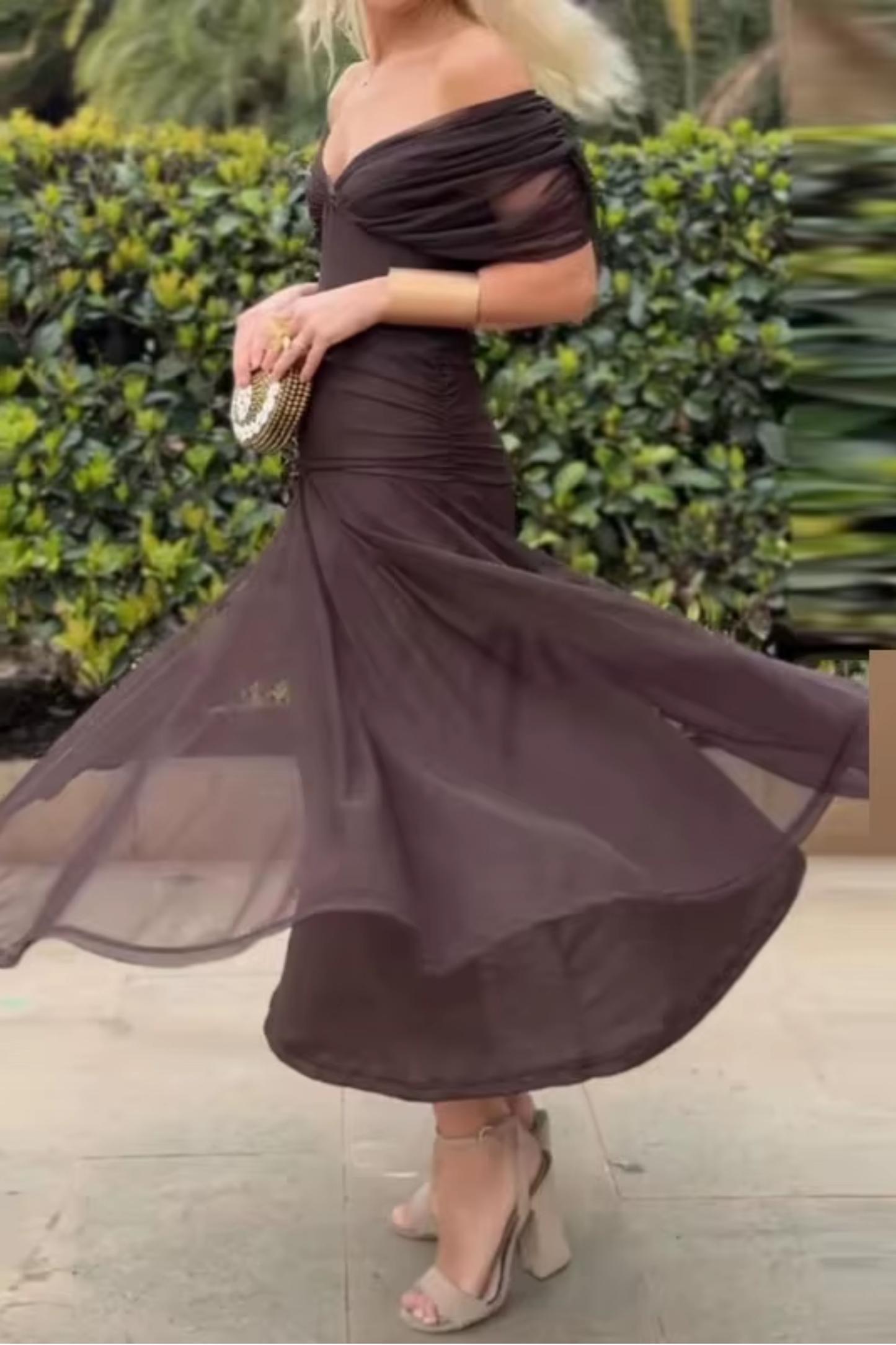 Salvadora | Vestido maxi elegante con escote en V y cintura drapeada