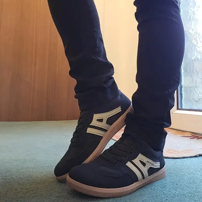 Marta | Zapatillas retro con cordones y diseño de suela plana
