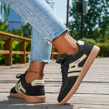 Marta | Zapatillas retro con cordones y diseño de suela plana