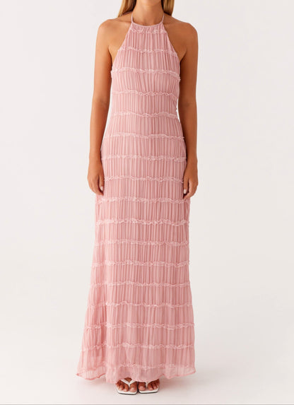 Leticia | Vestido maxi elegante con cuello halter texturizado
