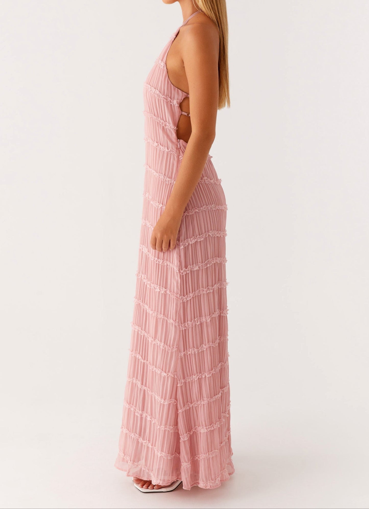 Leticia | Vestido maxi elegante con cuello halter texturizado