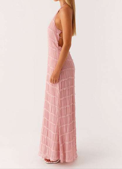 Leticia | Vestido maxi elegante con cuello halter texturizado