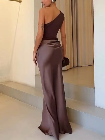 Socorro | Vestido maxi elegante de un hombro con cuello plisado