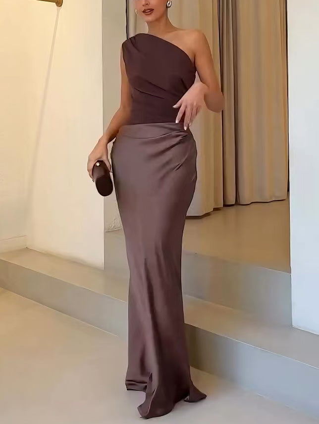 Socorro | Vestido maxi elegante de un hombro con cuello plisado
