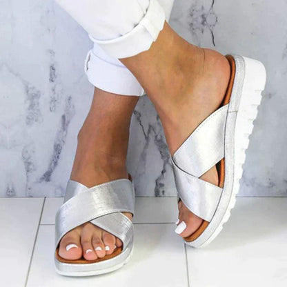 Paula | sandalias con tiras cruzadas y diseño cómodo