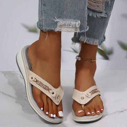 Tarsila | Sandalias de cuña para mujer con tiras decorativas | Elegantes