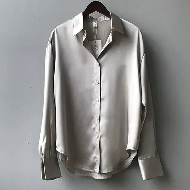 Adelaida | Blusa para mujer con botones y acabado satinado