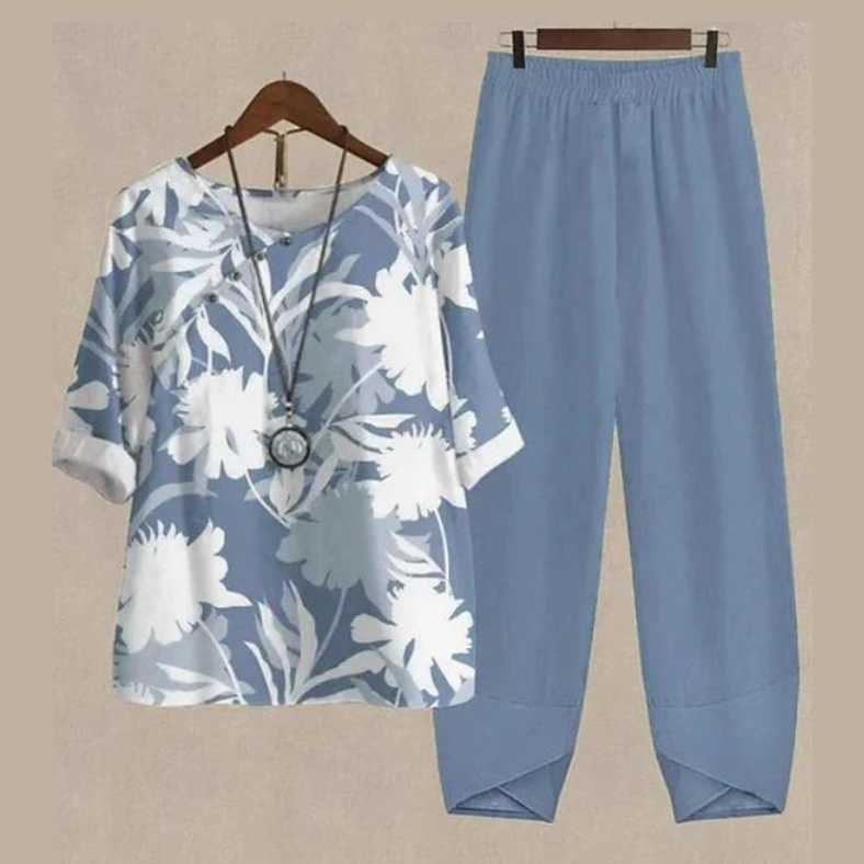 Elanira | Women's Casual Outfit with Loose Blouse and Tight Pants | Soft