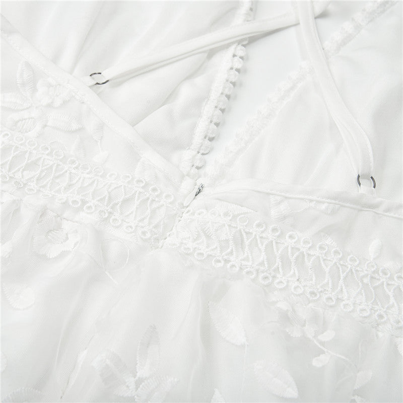Felicidad | Vestido elegante con bordado floral y tirantes finos
