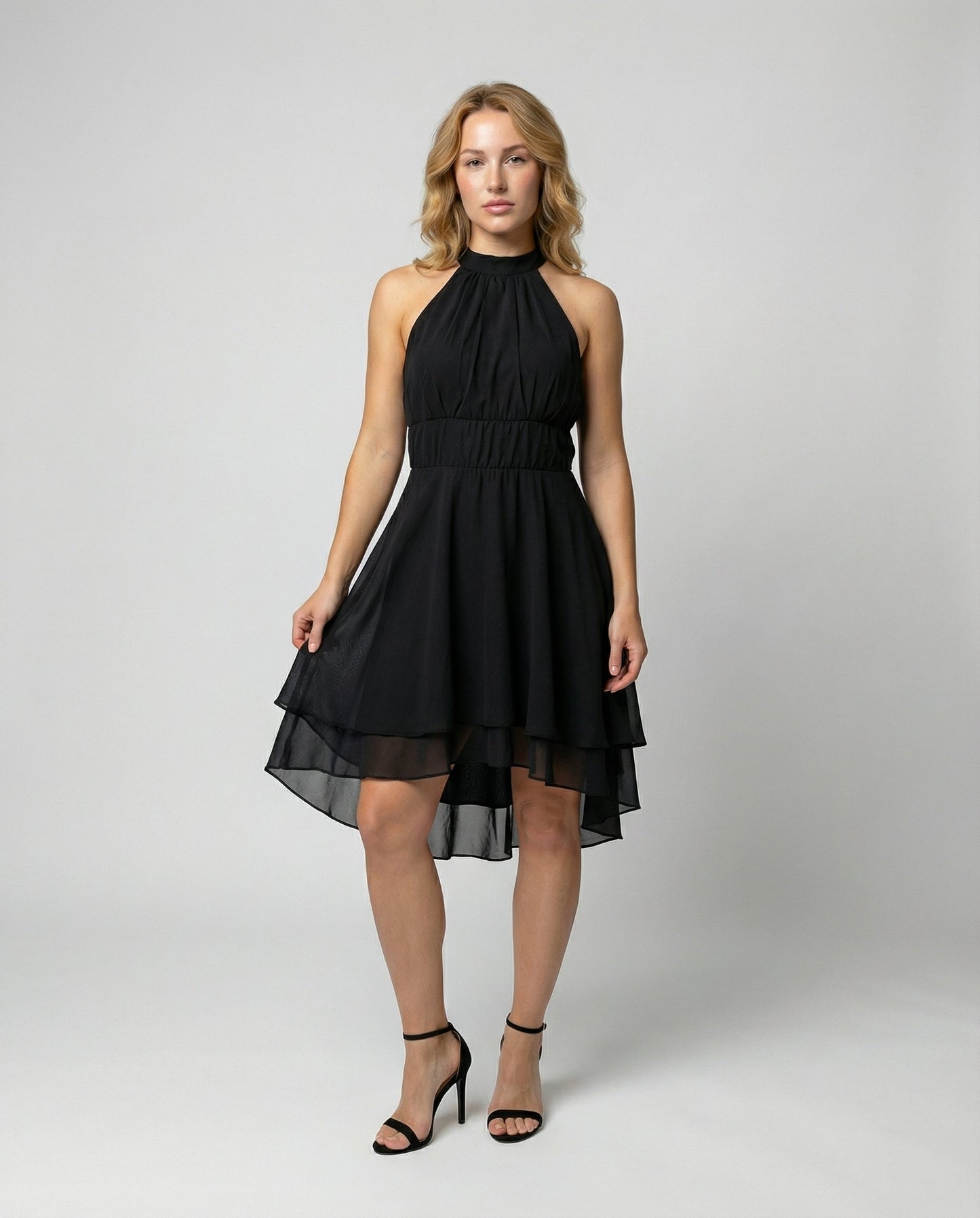 Delmara | Vestido mini para mujer con cuello halter y falda en capas | Acampanado