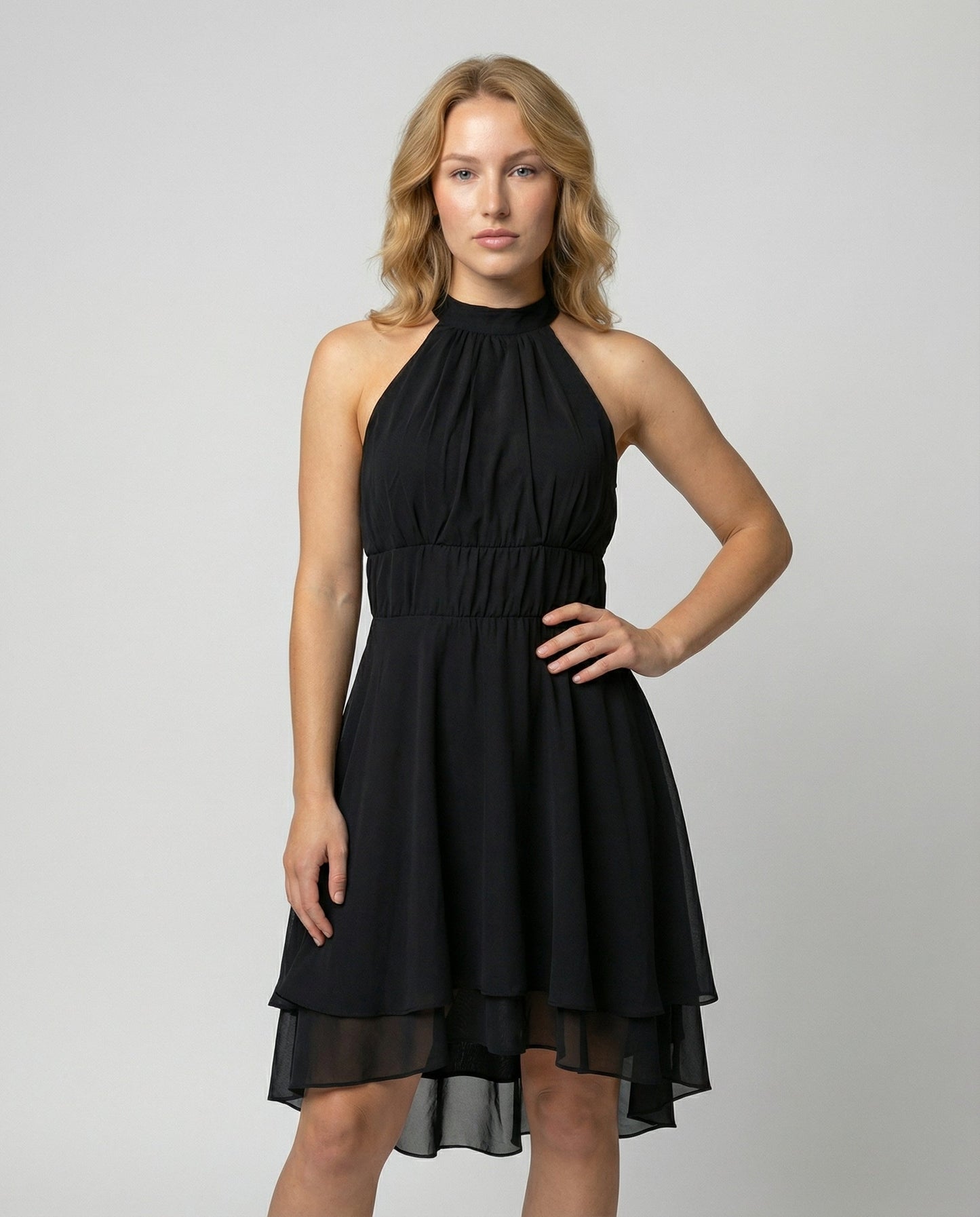 Delmara | Vestido mini para mujer con cuello halter y falda en capas | Acampanado