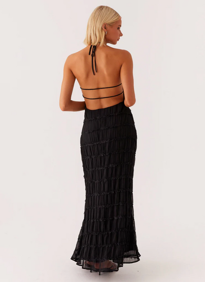 Leticia | Vestido maxi elegante con cuello halter texturizado