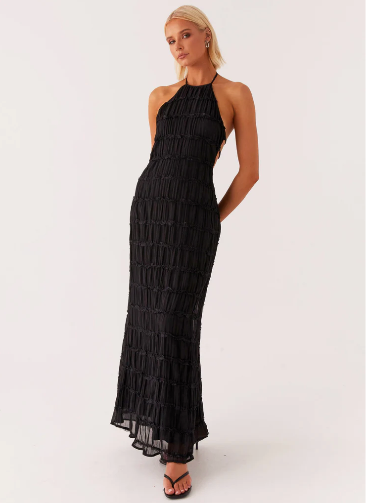 Leticia | Vestido maxi elegante con cuello halter texturizado