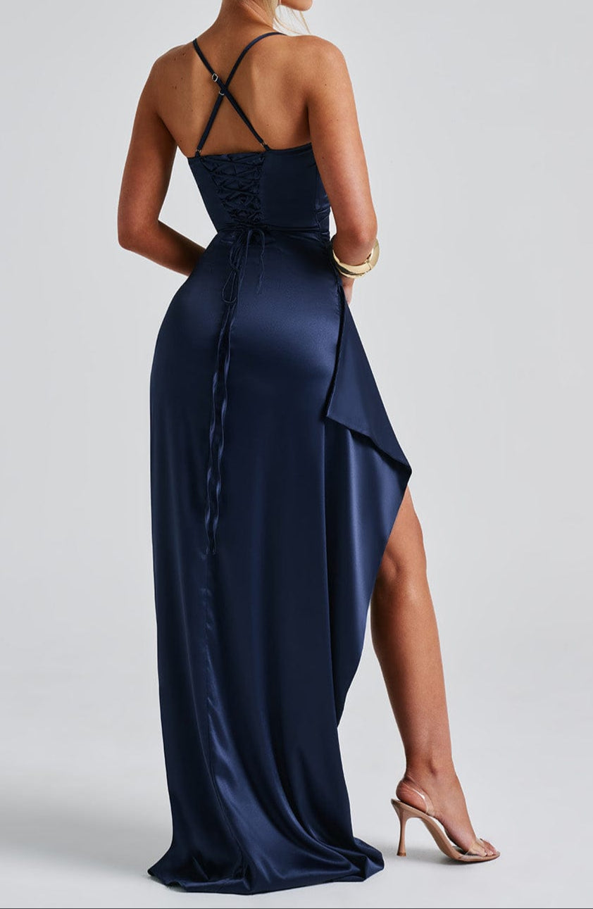 Aurora | Vestido elegante de mujer con tirantes y abertura alta