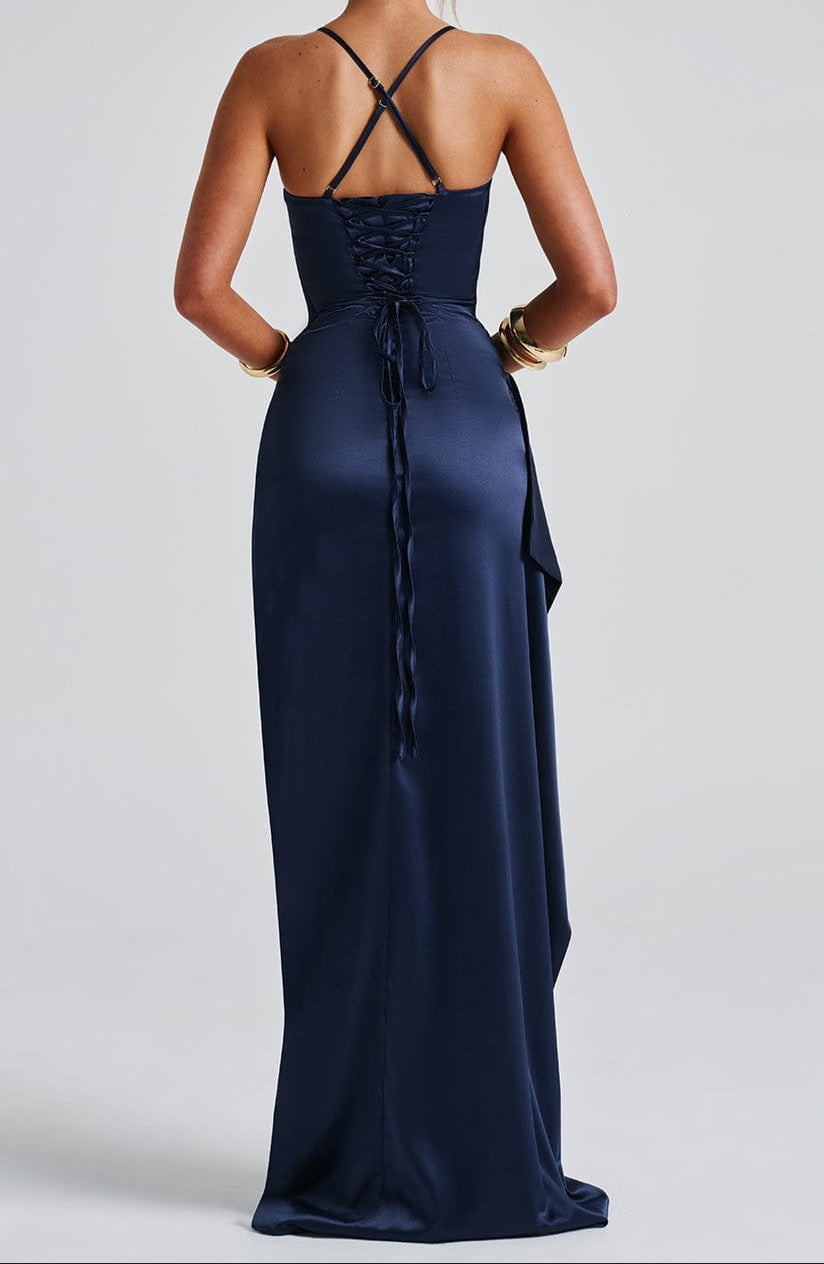 Aurora | Vestido elegante de mujer con tirantes y abertura alta