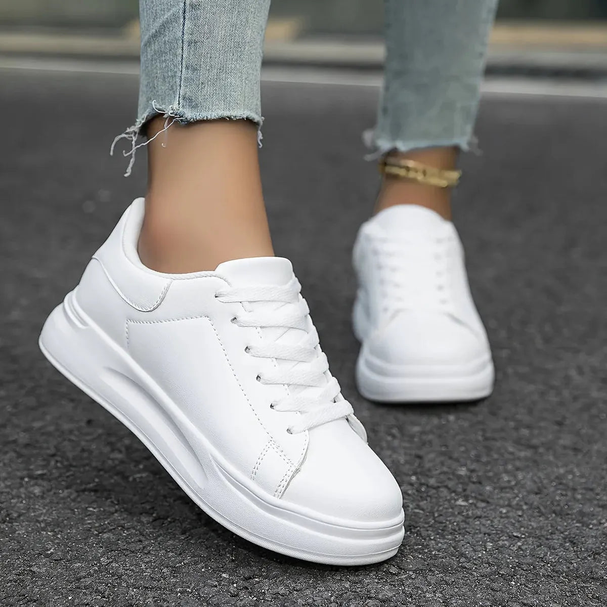 Dorelia | Women's urban-style sneakers with clean design and laces