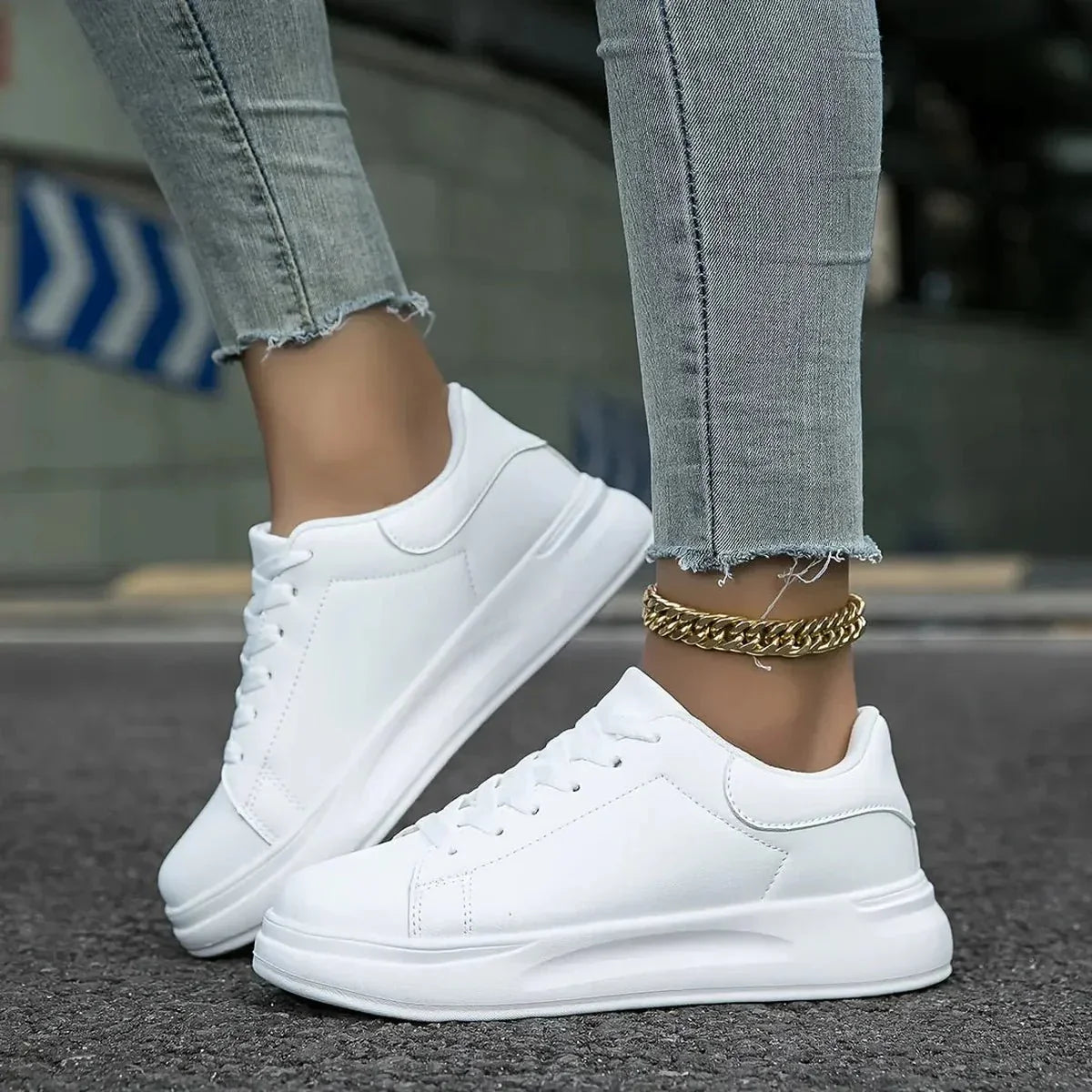 Dorelia | Women's urban-style sneakers with clean design and laces