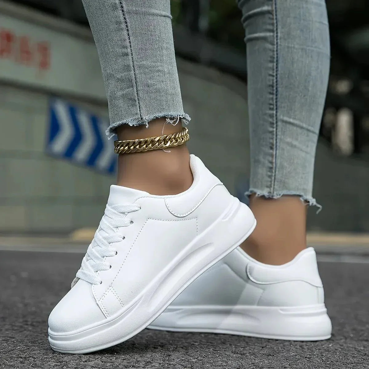 Dorelia | Women's urban-style sneakers with clean design and laces