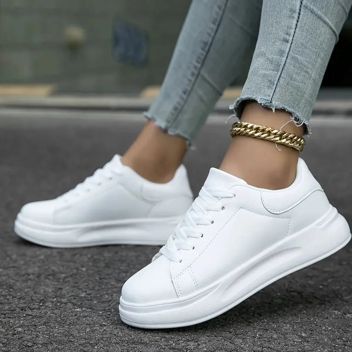Dorelia | Women's urban-style sneakers with clean design and laces
