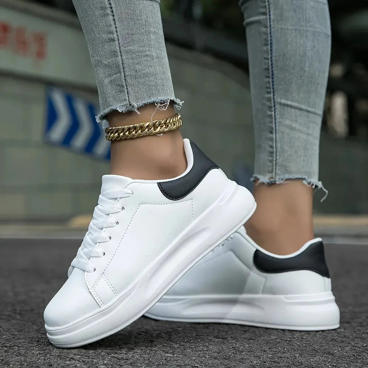 Dorelia | Women's urban-style sneakers with clean design and laces