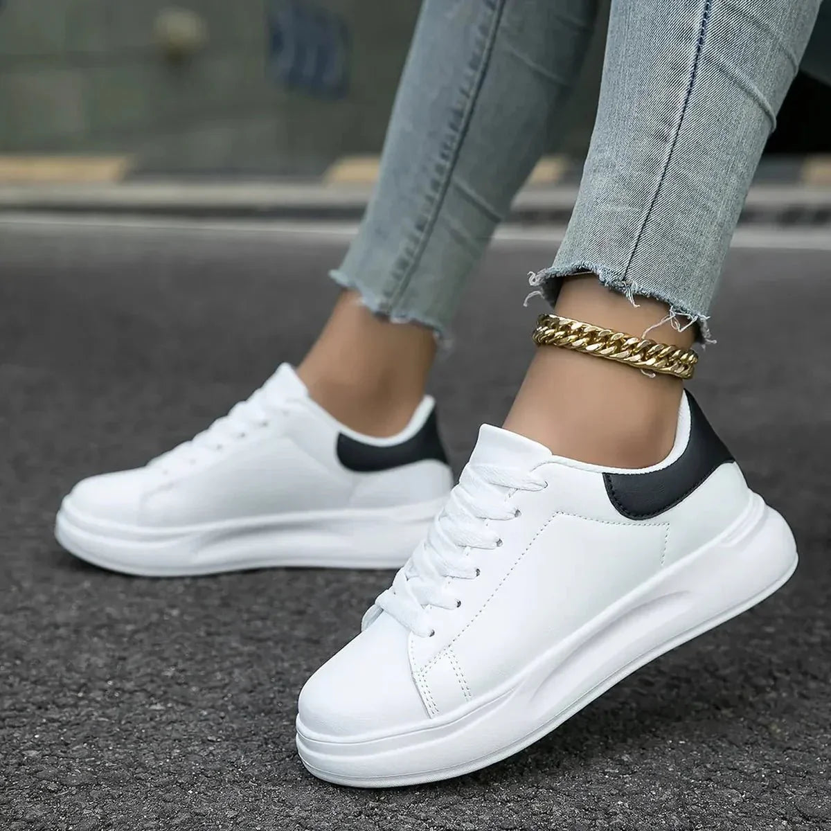 Dorelia | Women's urban-style sneakers with clean design and laces