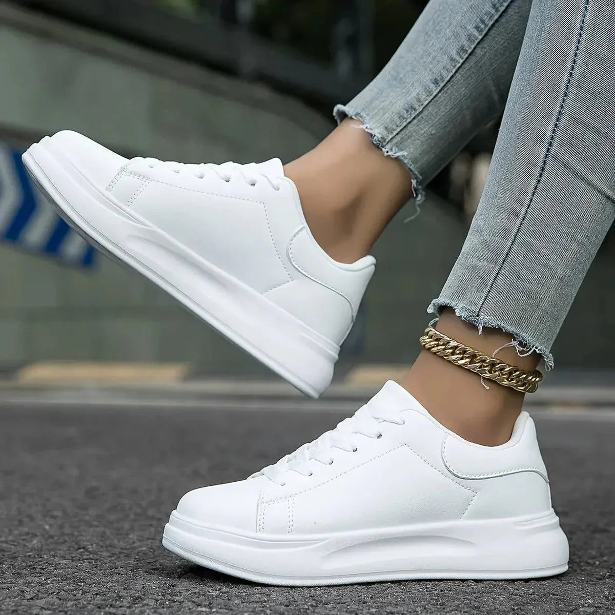 Dorelia | Women's urban-style sneakers with clean design and laces