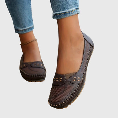 Paloma | Mocasines perforados para mujer sin cordones con diseño casual