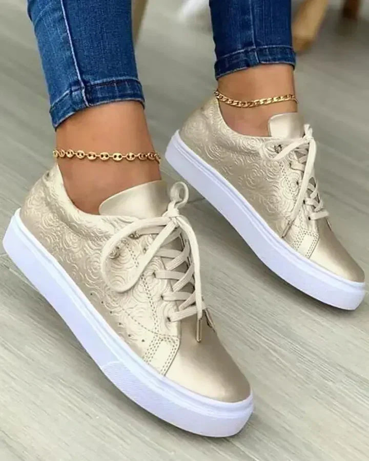Selira | Sneakers with gold details and white laces