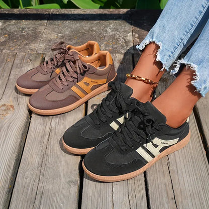 Marta | Zapatillas retro con cordones y diseño de suela plana