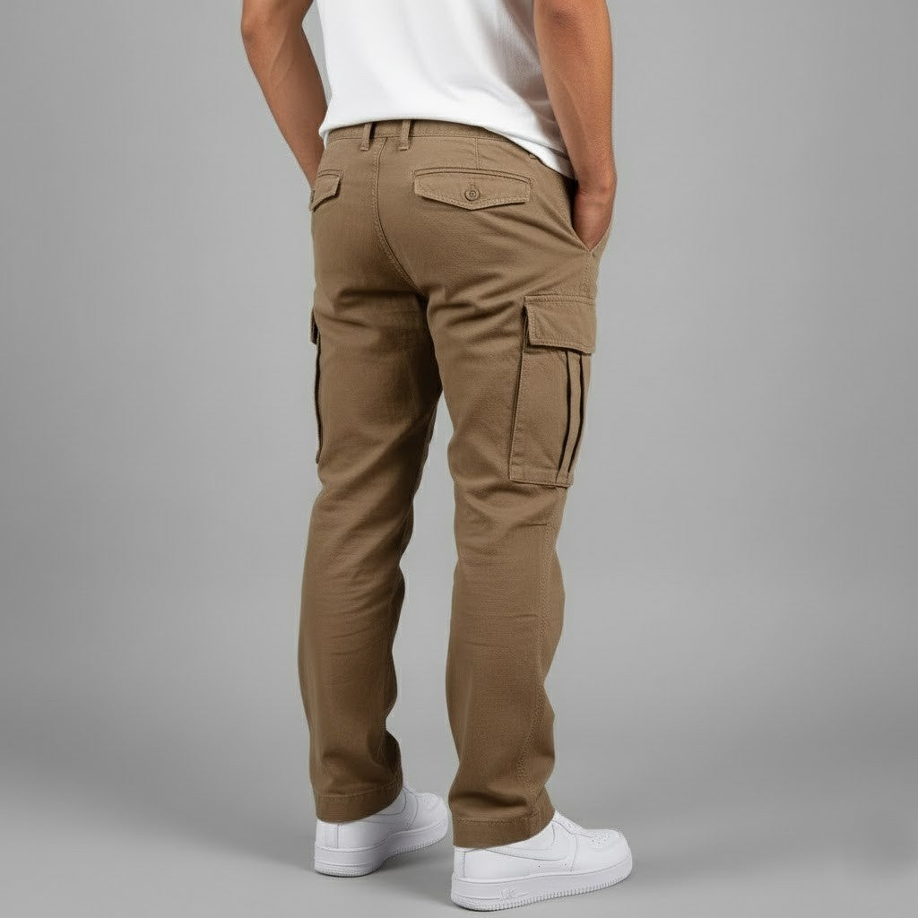 Pantalones cargo de corte relajado con bolsillos laterales