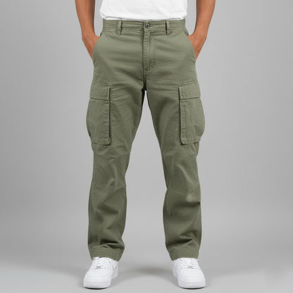 Pantalones cargo de corte relajado con bolsillos laterales