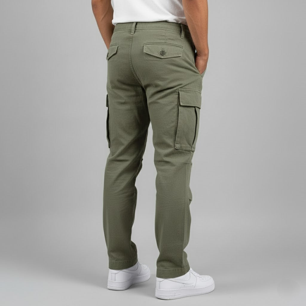 Pantalones cargo de corte relajado con bolsillos laterales