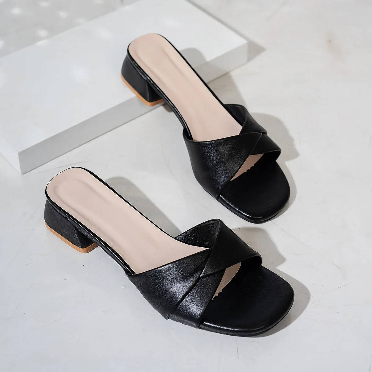 Susana | Women's block heel sandals with crossed straps