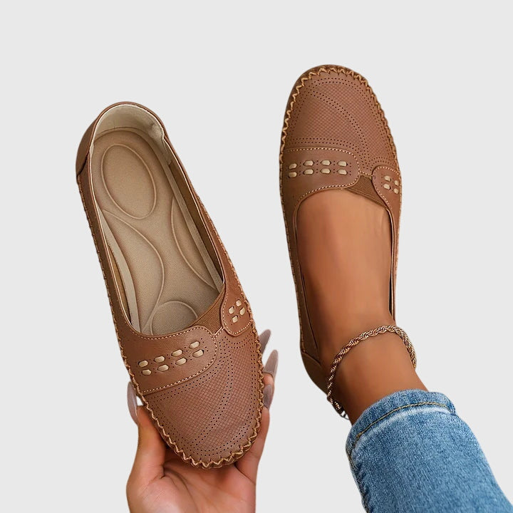 Paloma | Mocasines perforados para mujer sin cordones con diseño casual