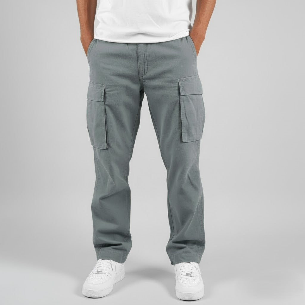 Pantalones cargo de corte relajado con bolsillos laterales