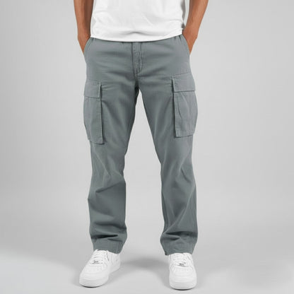 Pantalones cargo de corte relajado con bolsillos laterales